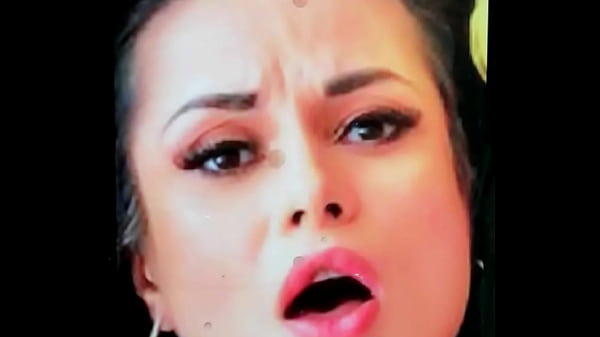 Éjac facial sur une pornstar