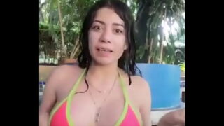 GISELLE MONTES EN LA PISCINA